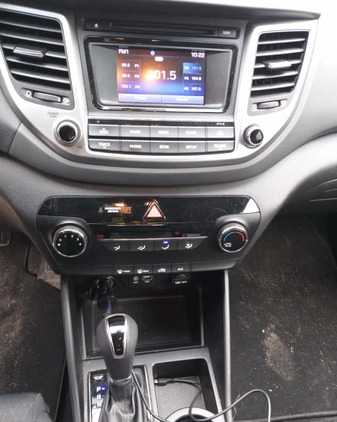 Hyundai Tucson cena 66000 przebieg: 71000, rok produkcji 2017 z Warszawa małe 121